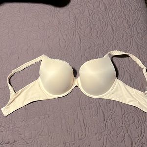 34C Victoria’s Secret bra